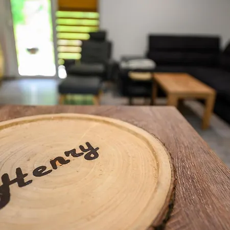 Henry Chalet *